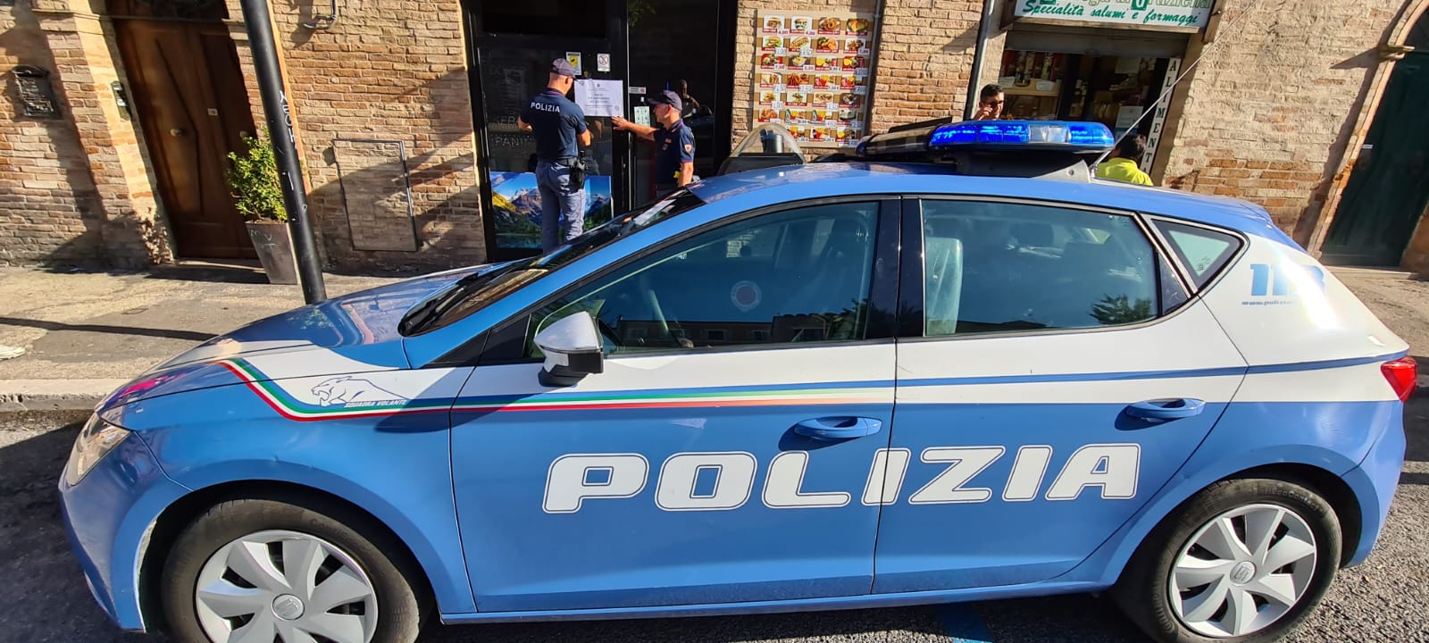 Macerata, controlli in zona Cairoli e locale chiuso