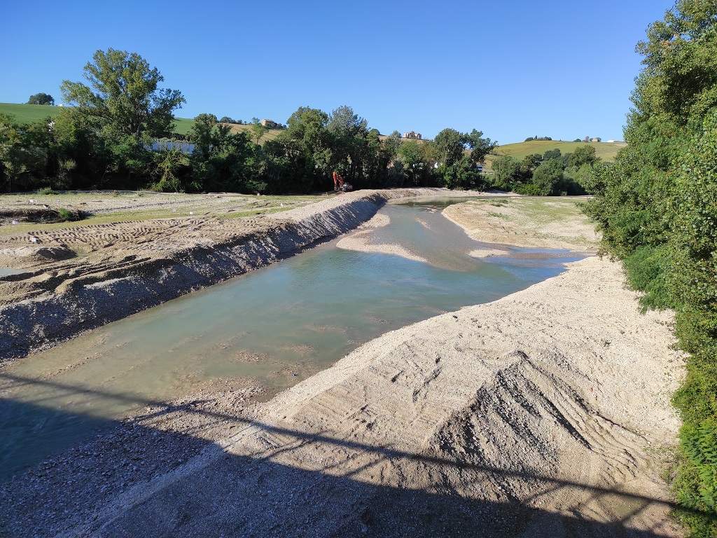 Fiume Chienti deviato per i lavori sul ponte della SP 46