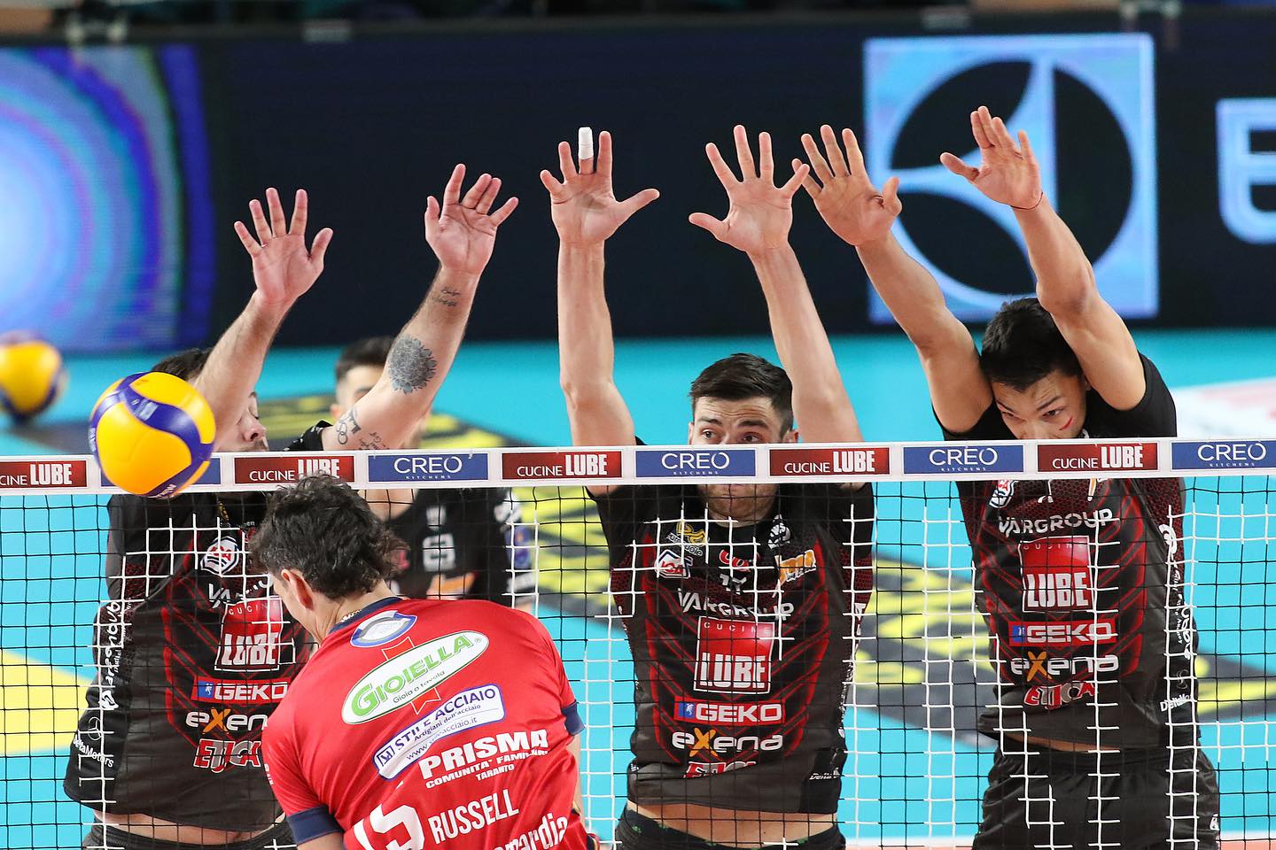 Cucine Lube Civitanova soffre e vince al tie break con Taranto