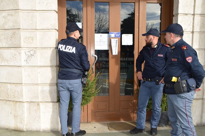 Macerata, Polizia chiude bar per ripetuti episodi di violenza