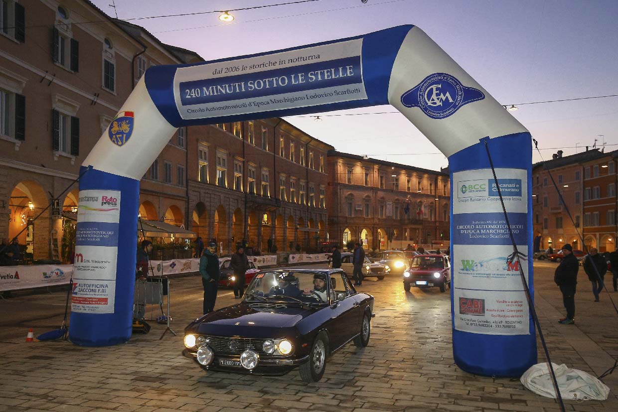 San Severino Marche, “240 minuti sotto le stelle” con 51 auto d’epoca