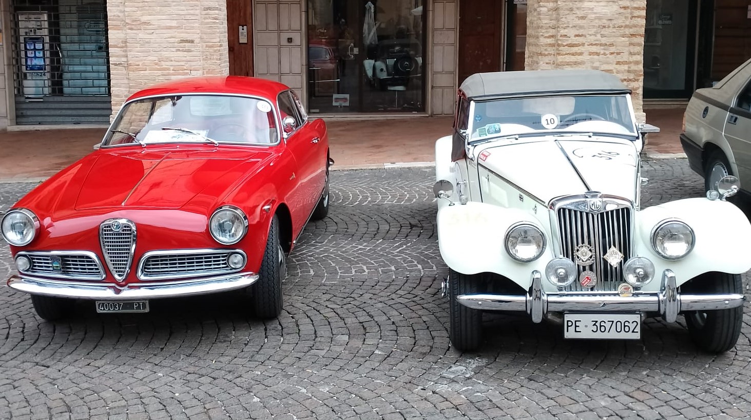 Macerata, Miss Befana sulle auto storiche della Scuderia Marche