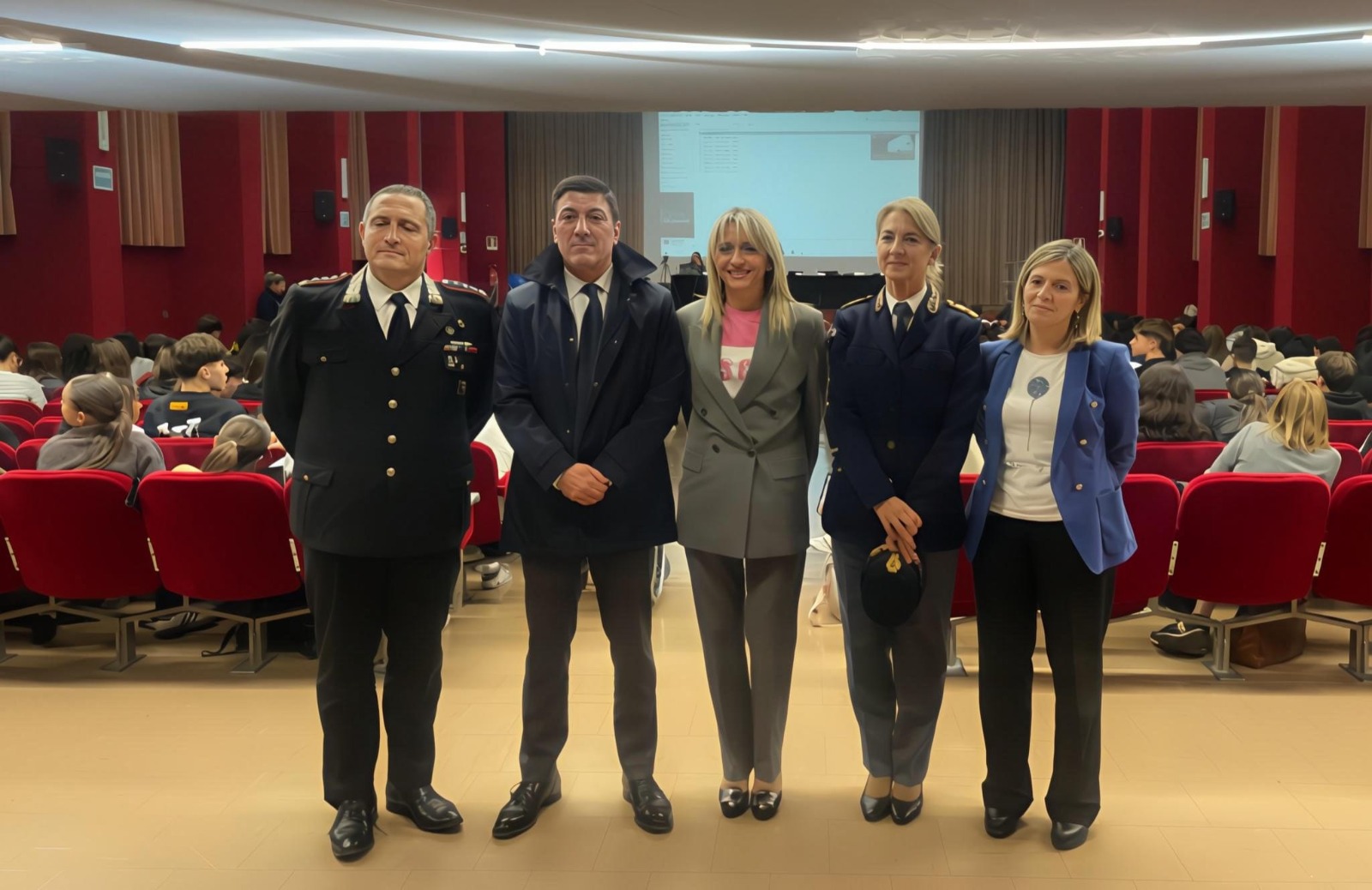 Macerata, “Guardami negli occhi” contro la violenza sulle donne