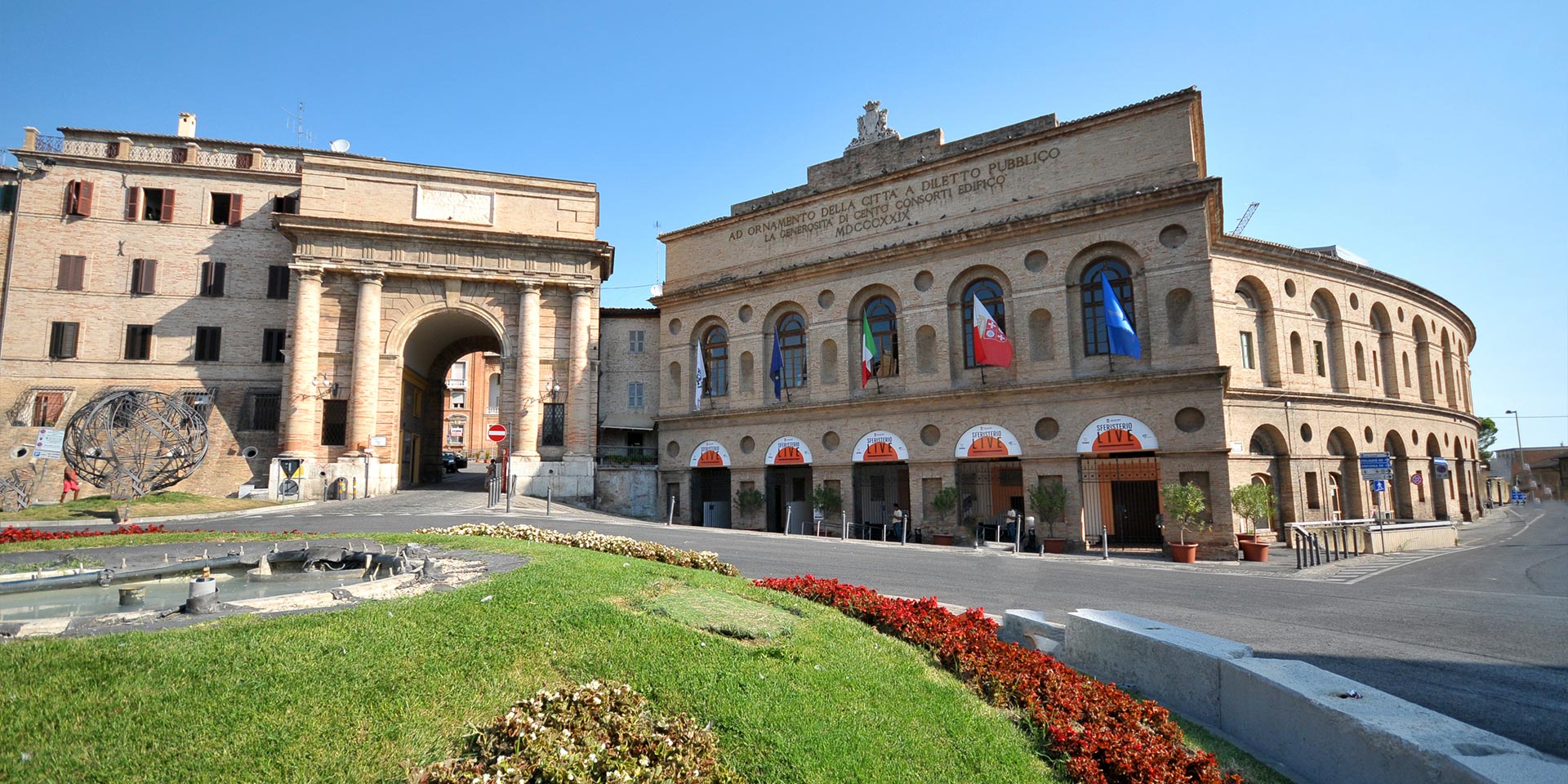 Macerata, defezioni e mobilitazioni contro “Rassegna esplicita”